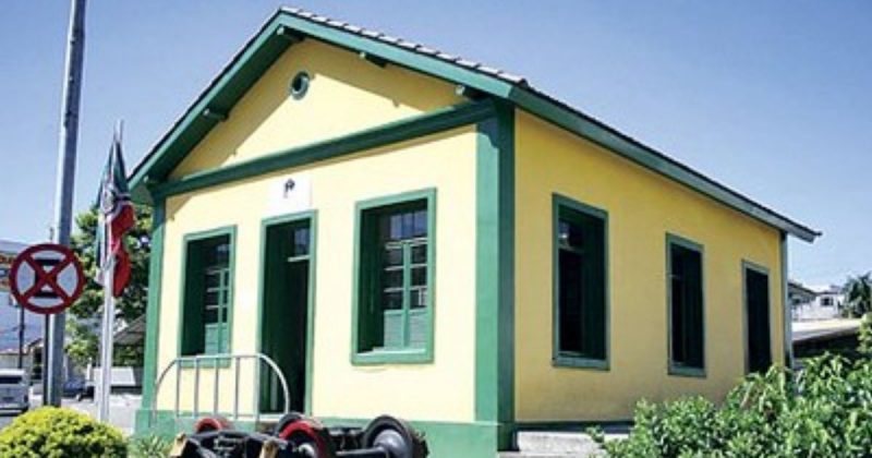 Casa do Agente Ferroviário Casa do Agente Ferroviário fica localizado próximo ao terminal central de Criciúma