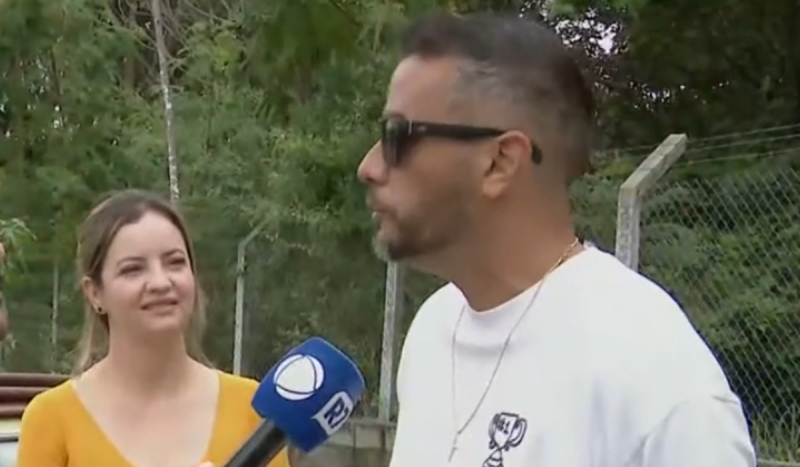 Morador Felipe Rodrigo sendo entrevistado