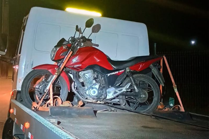 Moto foi apreendida e pode ir a leilão Homem é flagrado em moto com dívidas de R$ 300 mil em SC