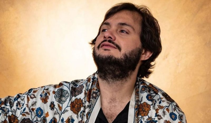 Músico Yamandu Costa é denunciado por abuso sexual e agressão Músico Yamandu Costa é denunciado por abuso sexual e agressão