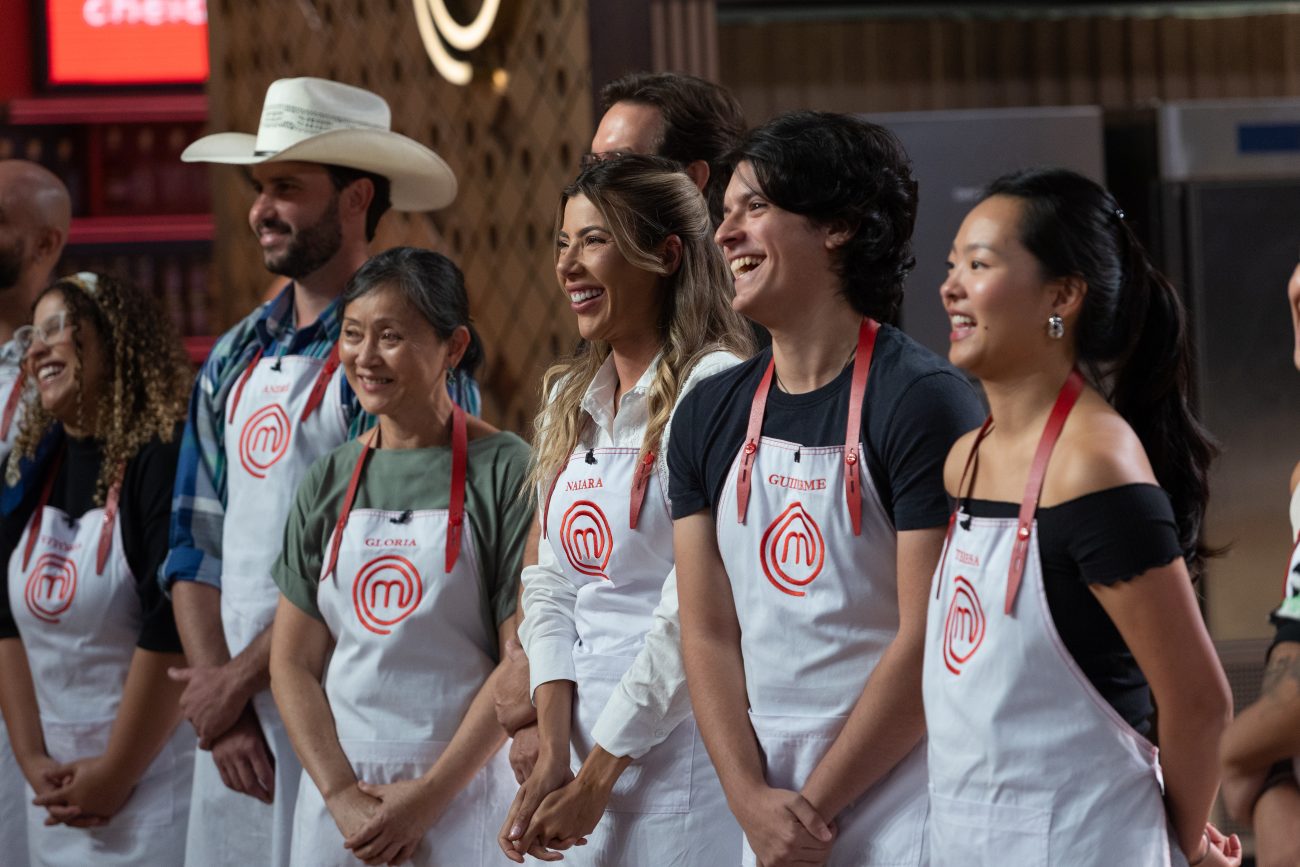 Foto de catarinense junto com demais participantes do programa