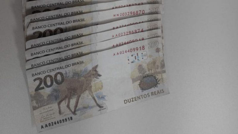 Cédulas falsas de R$ 200 Foto mostra os R$ 5 mil falsos em cédulas de R$ 200