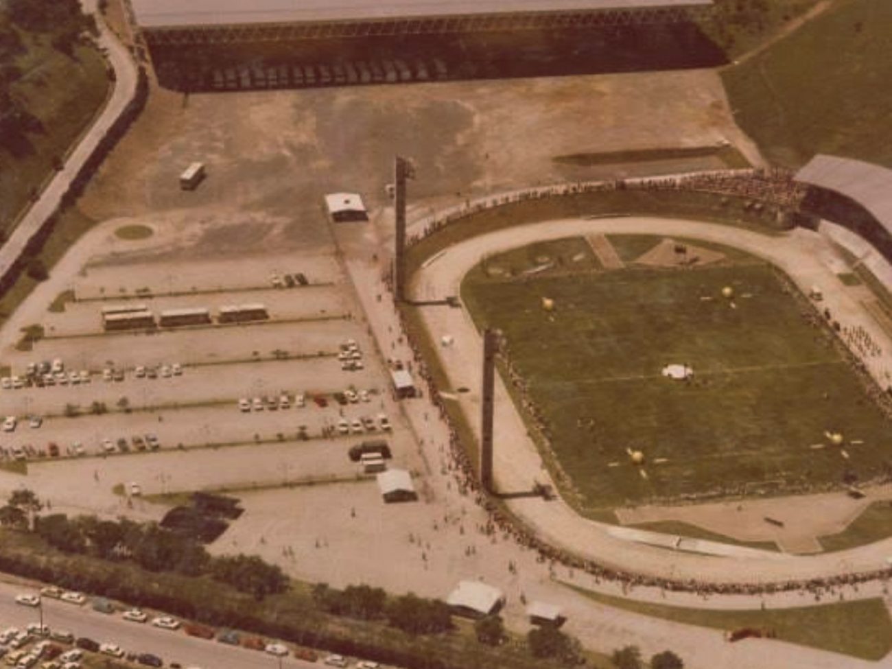 Complexo do SESI, de Blumenau, em 1981 - Foto: Blumenau Antiga/Facebook - Blumenau Antiga/Facebook