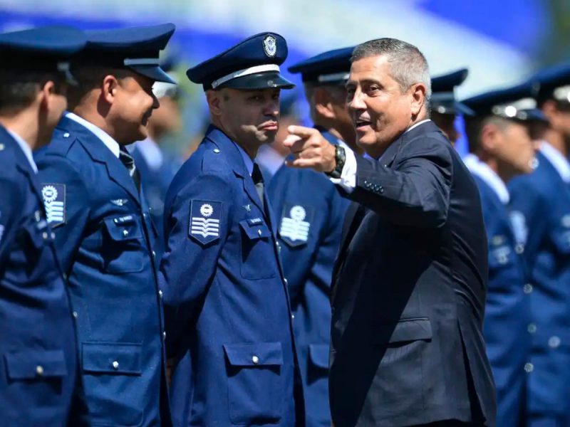 Bolsonaro e militares