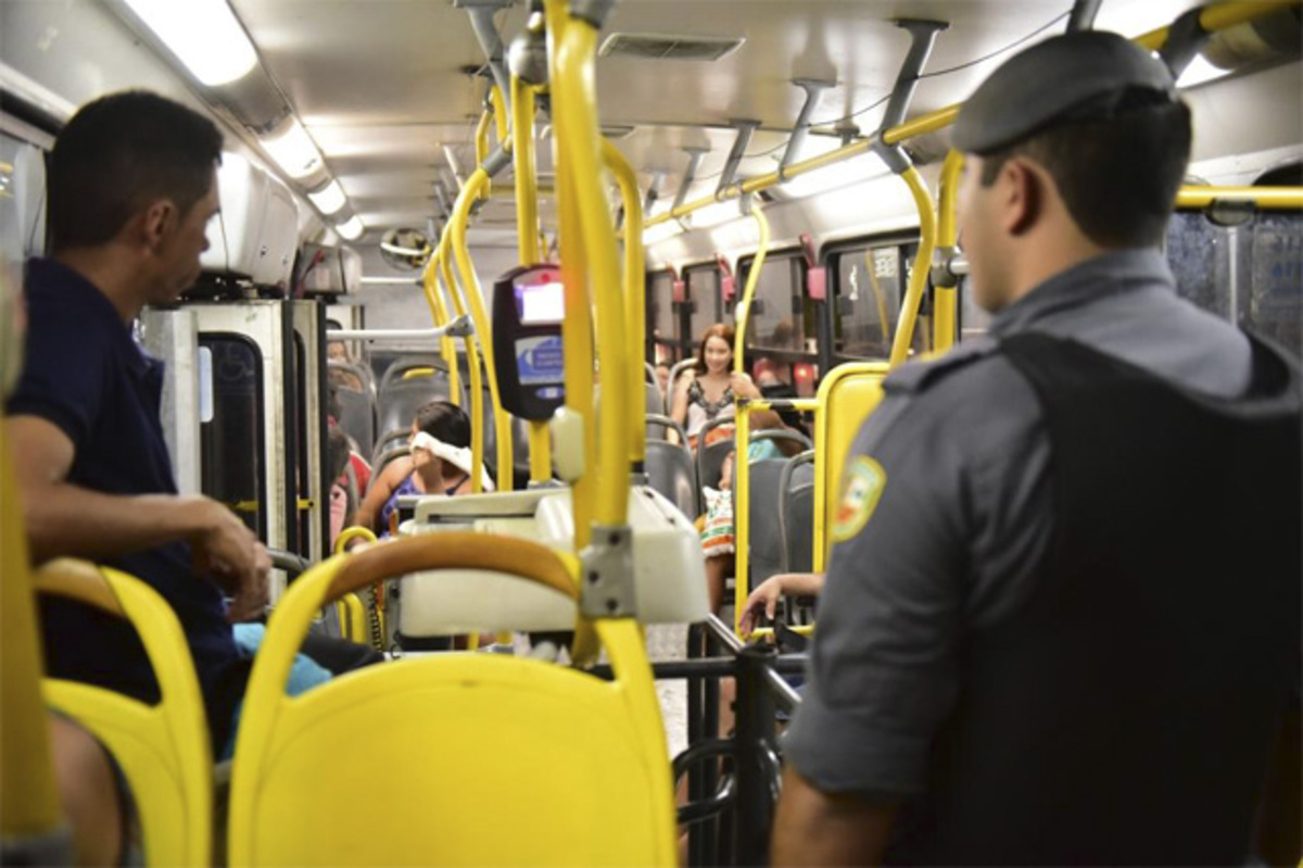 Governo dos EUA desaconselha turistas a usarem transporte público brasileiro, especialmente à noite, segundo o alerta dos locais mais perigosos do Brasil - Foto: Bruno Zanardo/Secom AM/Reprodução/ND