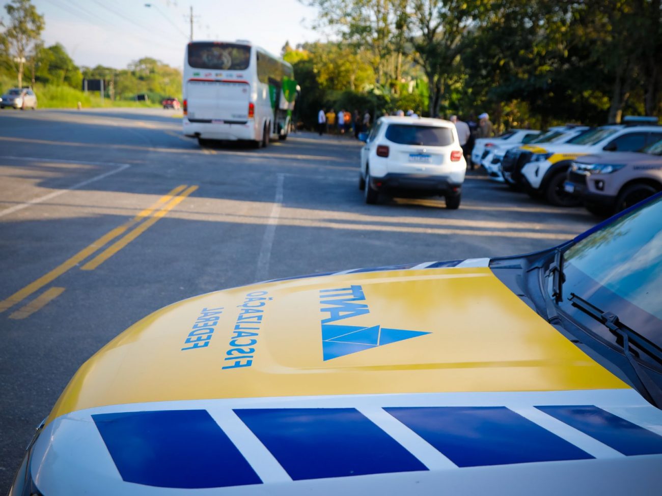 Ônibus do Pará com 'diversas irregularidades' é interceptado pela Polícia Militar em Blumenau - Foto: Giovanni Silva/Prefeitura de Blumenau/ND - Giovanni Silva/Prefeitura de Blumenau/ND