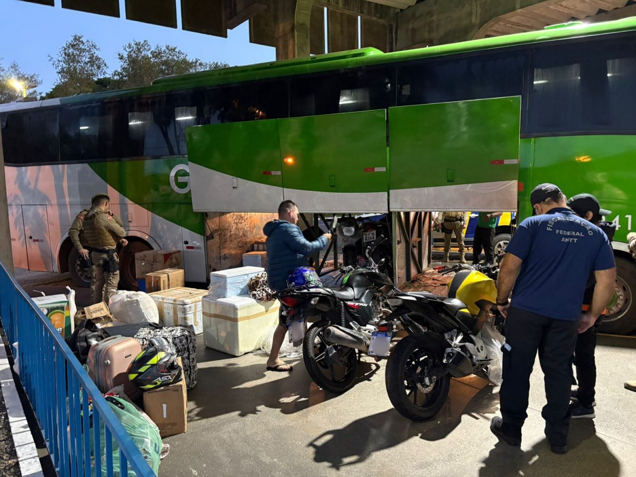 Ônibus do Pará com 'diversas irregularidades' é interceptado pela Polícia Militar em Blumenau