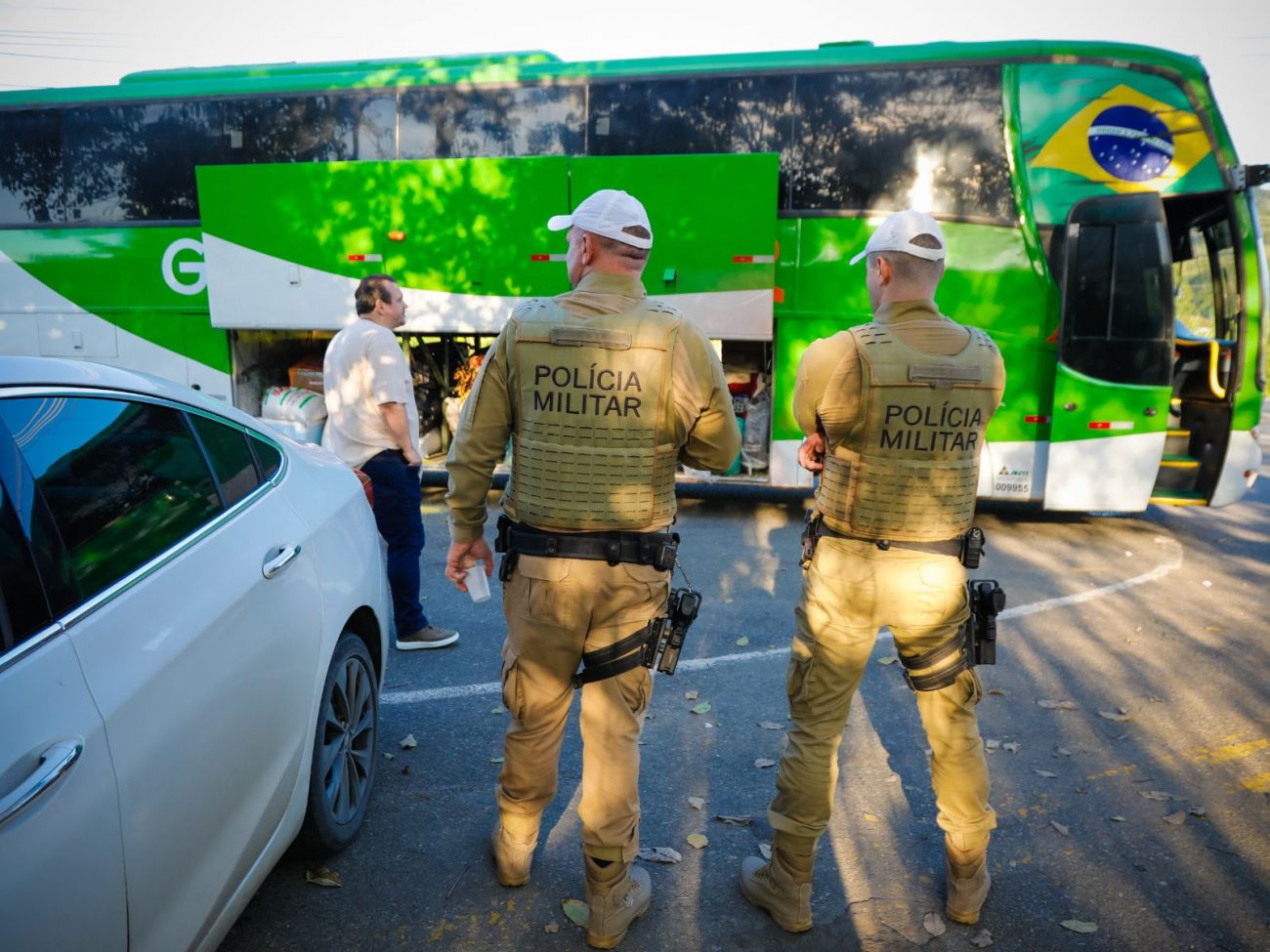Ônibus do Pará com 'diversas irregularidades' é interceptado pela Polícia Militar em Blumenau - Foto: Giovanni Silva/Prefeitura de Blumenau/ND - Giovanni Silva/Prefeitura de Blumenau/ND