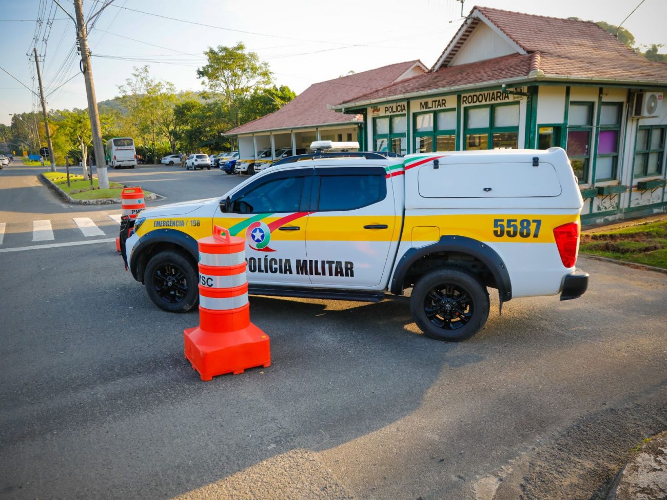 Ônibus do Pará com 'diversas irregularidades' é interceptado pela Polícia Militar em Blumenau - Foto: Giovanni Silva/Prefeitura de Blumenau/ND - Giovanni Silva/Prefeitura de Blumenau/ND