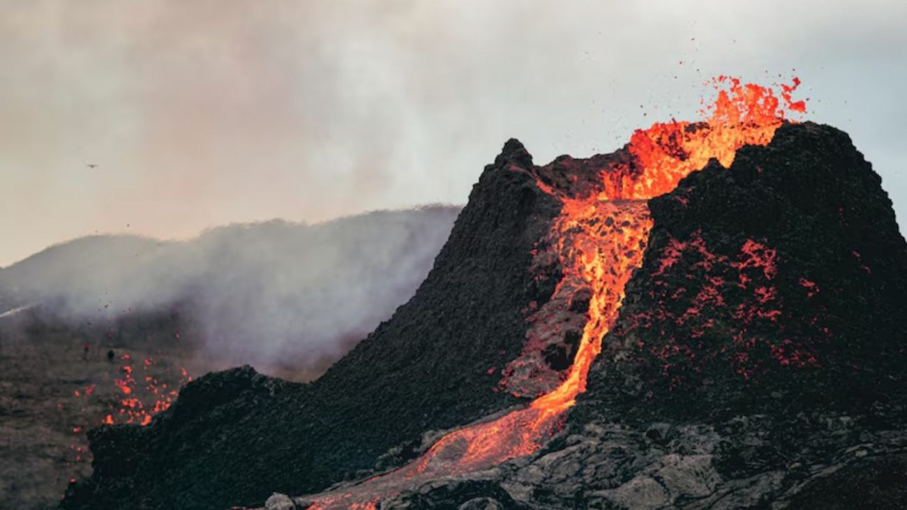 Vulcão entrando em erupção