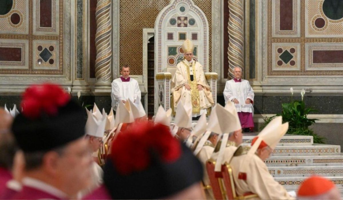 Papa Leão iniciou sua homília destacando o papel da Catedrá de Roma Papa Leão iniciou sua homília destacando o papel da Catedrá de Roma