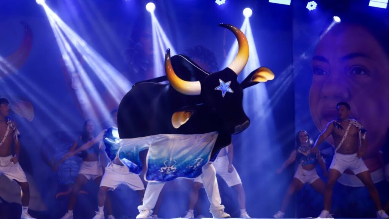 Parintins 2025 acontece durante o mês de junho. Na foto, o Boi Caprichoso, uma das principais atrações do festival