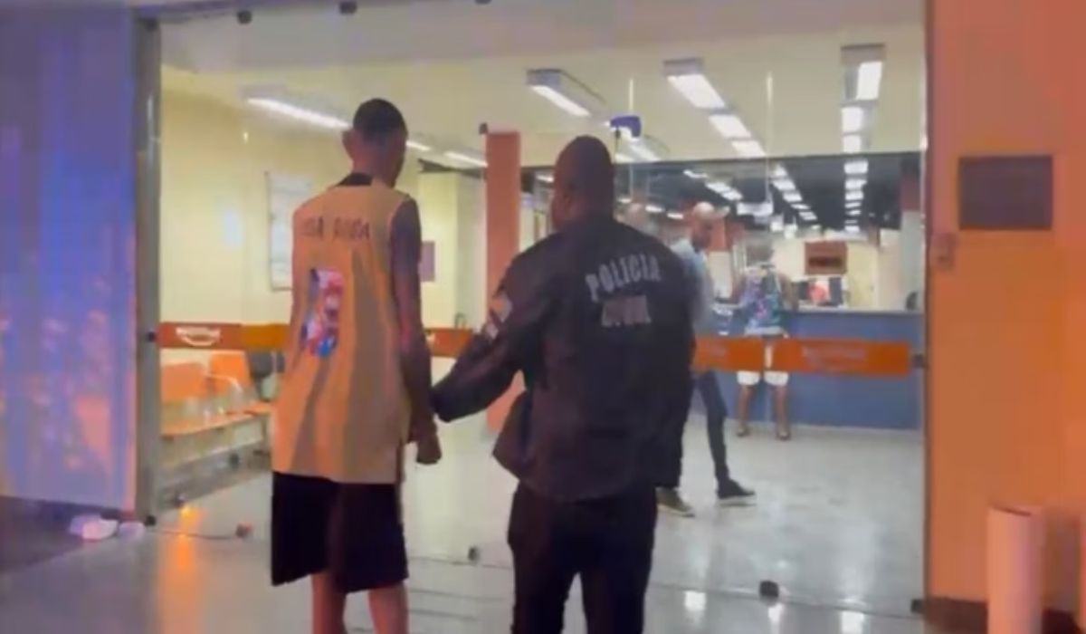 'Perninha' sendo preso 'Homem de guerra' do Terceiro Comando Puro foi preso na última quinta-feira (22)