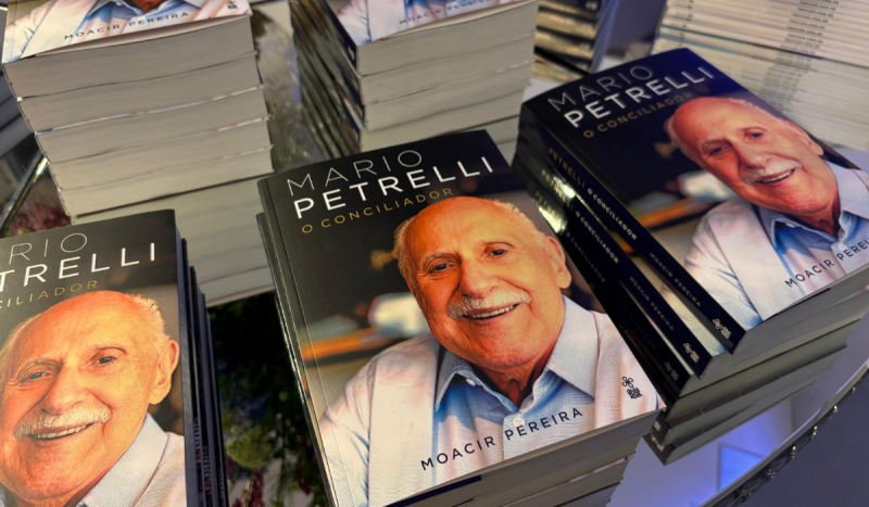 Obras em homenagem a Dircéa e Mário Petrelli são lançadas em Curitiba Obras em homenagem a Dircéa e Mário Petrelli são lançadas em Curitiba