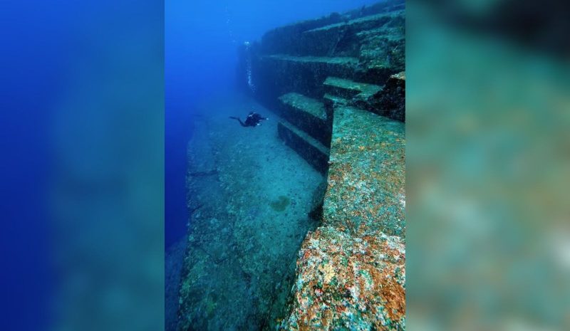 ângulos perfeitos da pirâmide ângulos perfeitos da pirâmide submersa no Japão