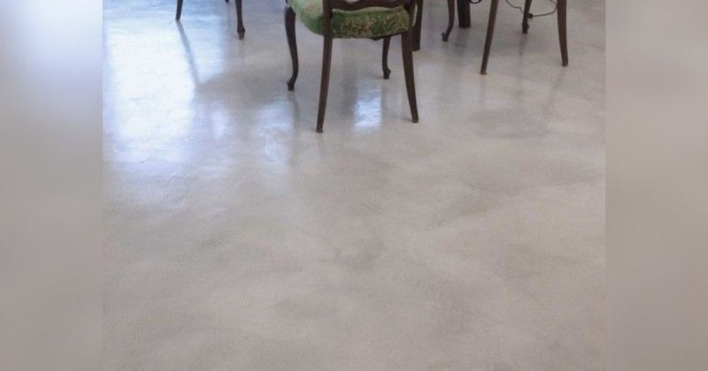Microcimento Imagem de um chão feito com o microcimento, para ilustrar como esse material fica na decoração