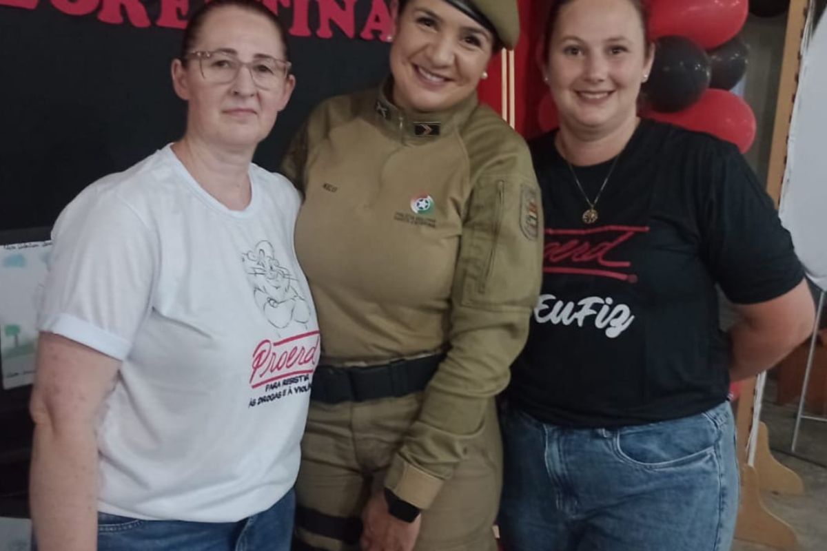 Policial Kelli é cabo da Polícia Militar de SC e tentou salvar o jovem Gabriel, porém foi atropelada
