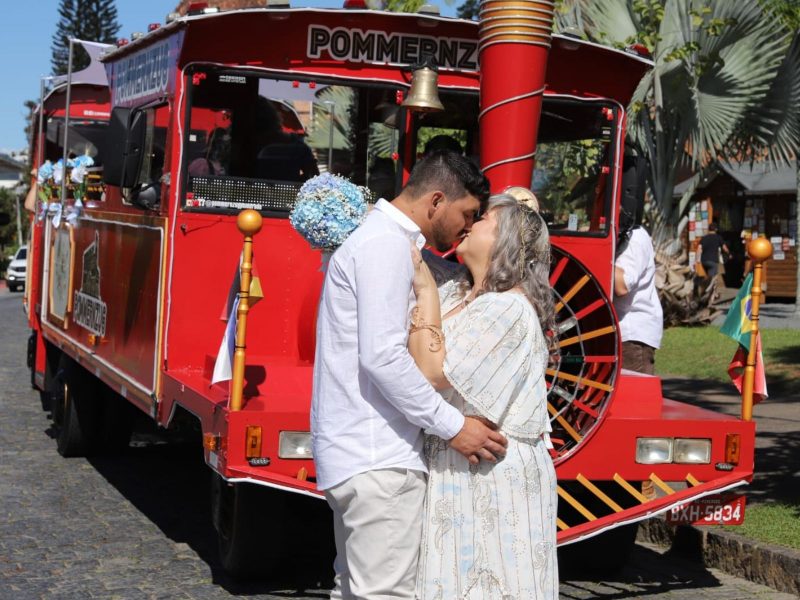 Casamento entre casal de Pomerode que se conheceu no Pommersug Casamento entre casal de Pomerode que se conheceu no Pommersug