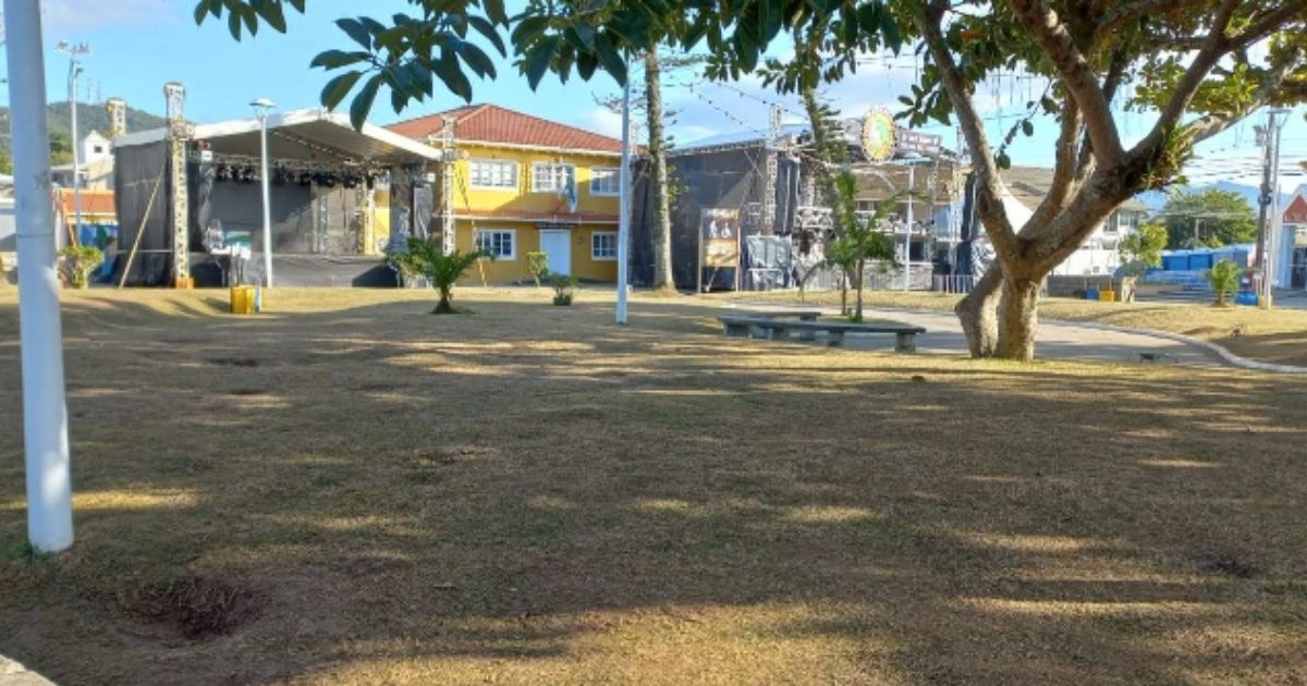 Praça Governador Ivo Silveira Praça Governador Ivo Silveira, em Garopaba