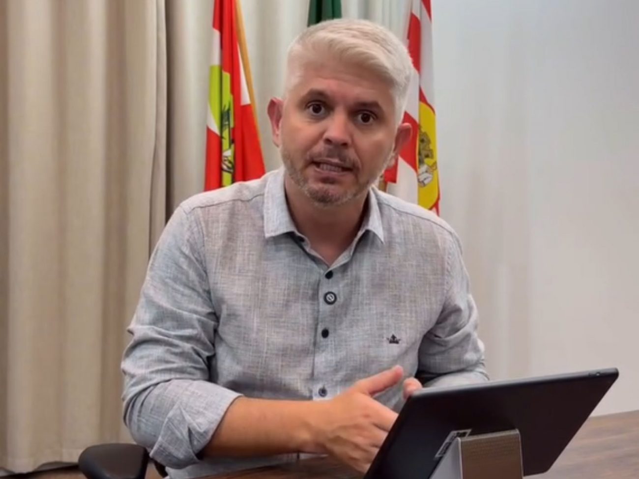 Prefeito de Blumenau ’Querem enfiar goela abaixo’: Prefeito de Blumenau critica STF sobre linguagem neutra
