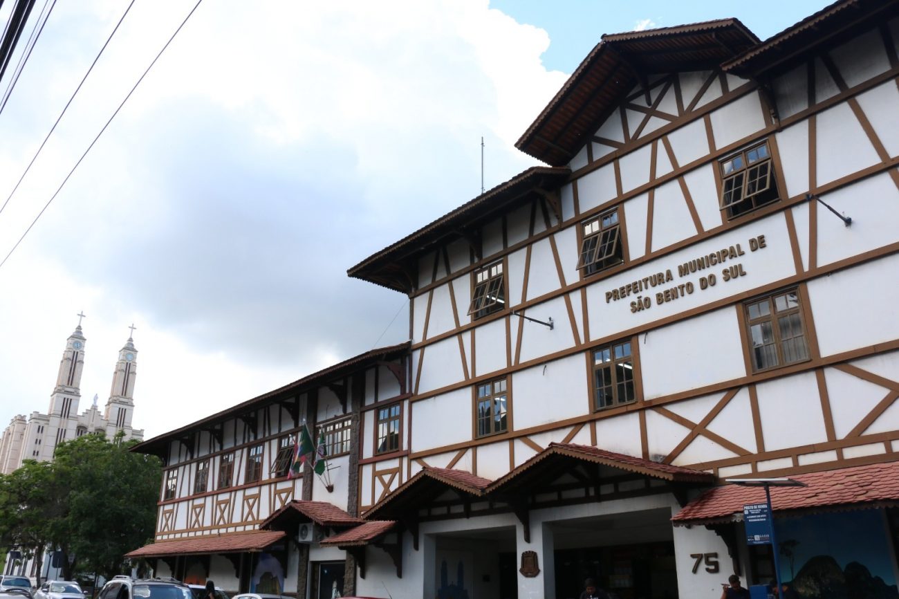 De assistente técnico a médico: cidade de SC tem vagas abertas com salários de até RR 19 mil