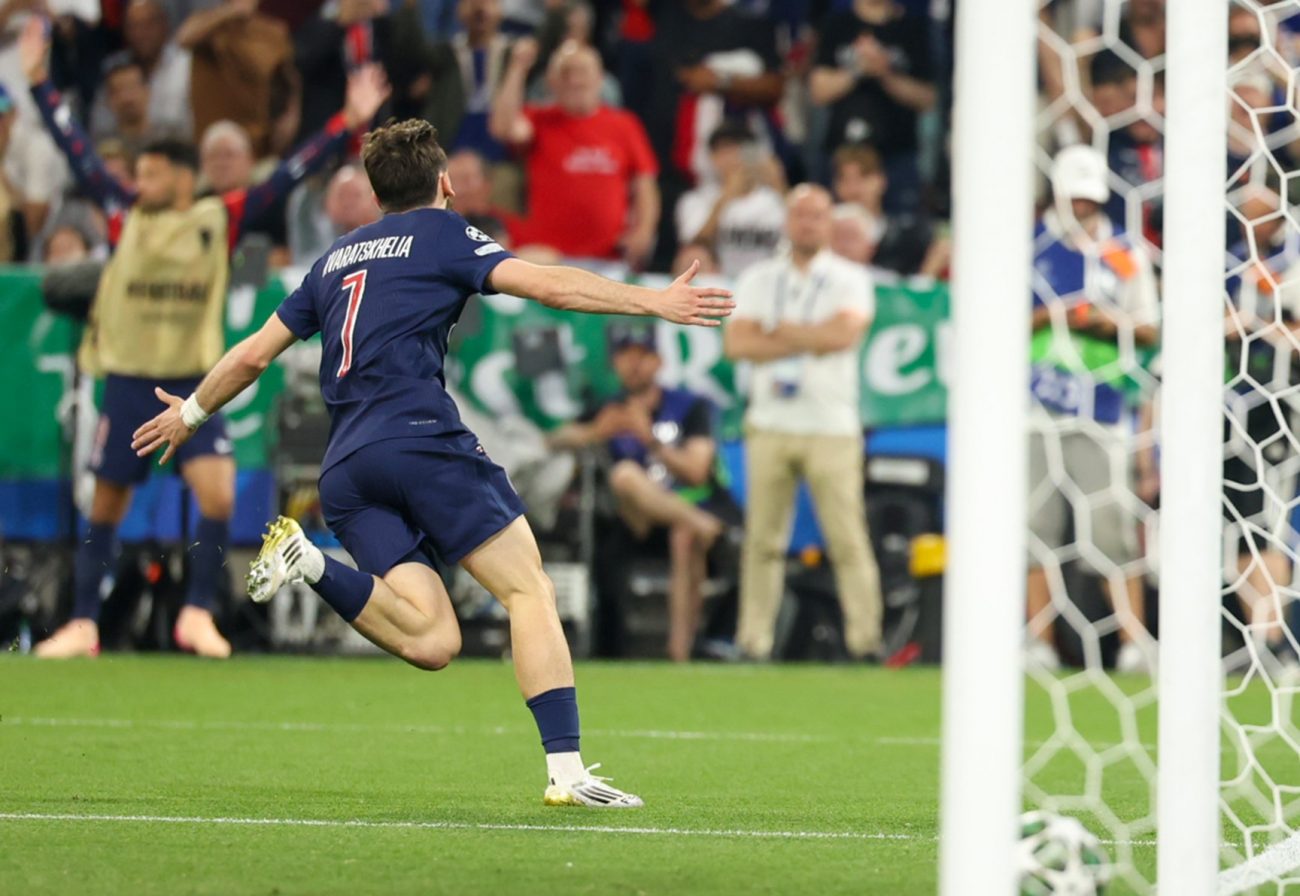 Jogador do PSG comemora o quarto da final