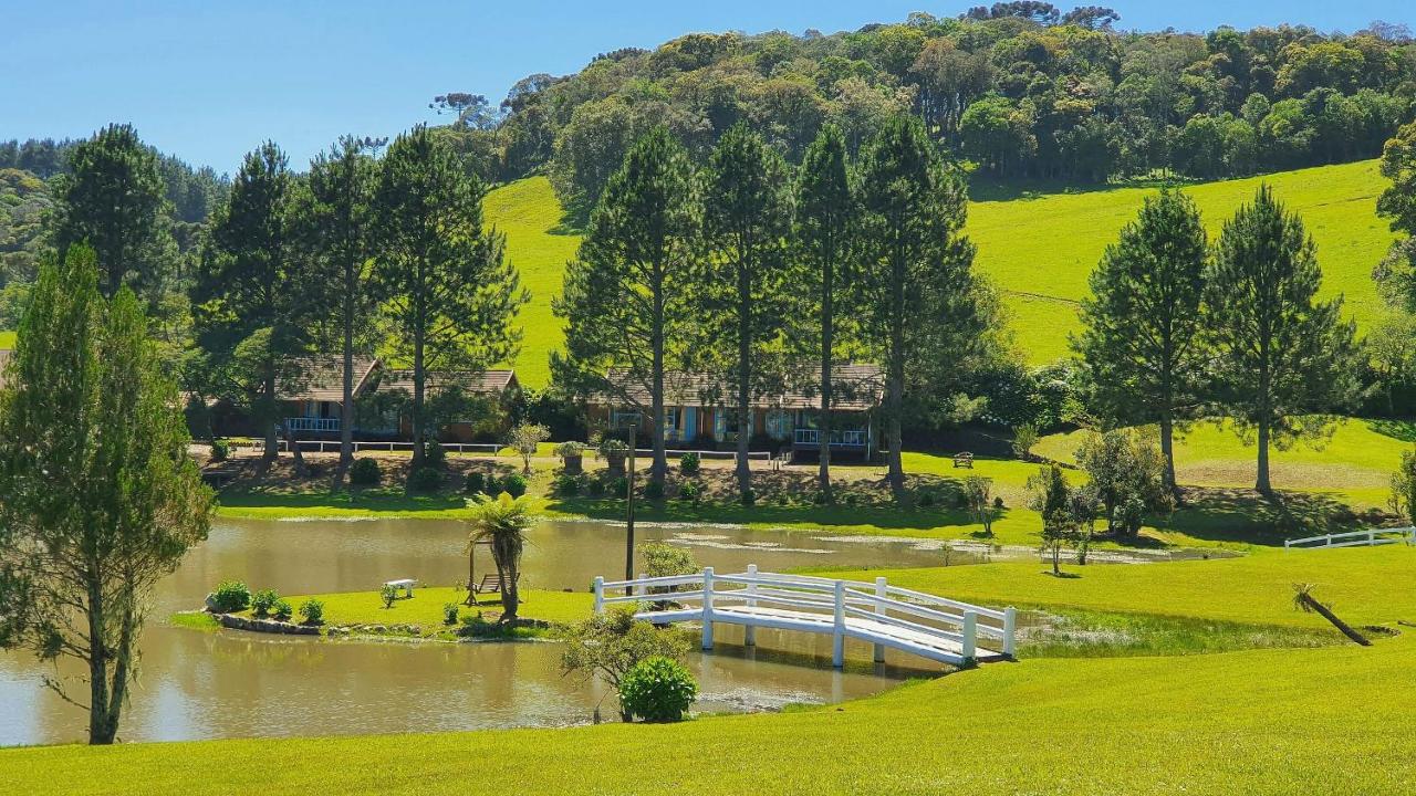 Rancho Otto, em Rancho Queimado Área verde imensa com lago e jardim rodeiam as cabanas
