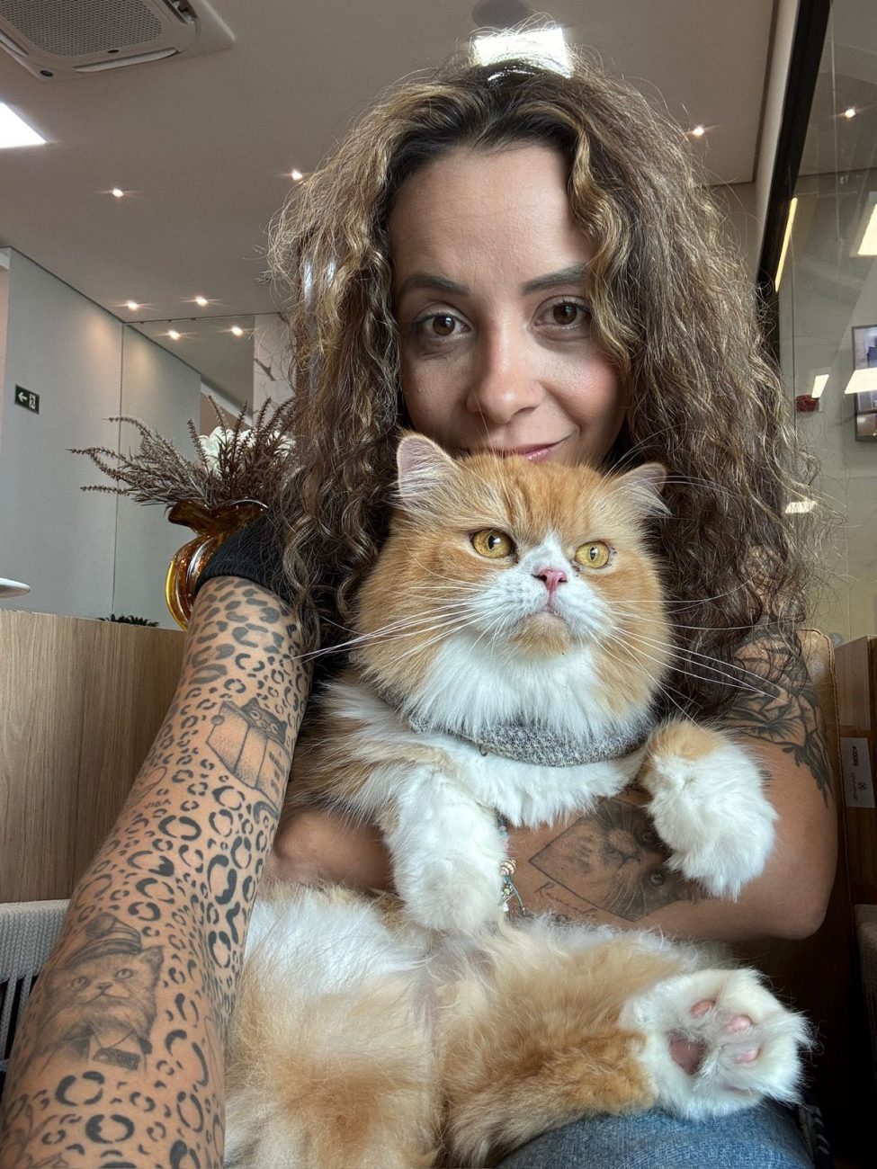 Ravioli e Bárbara, sua tutora - Ravioli o gato/@ravioliogato/ND