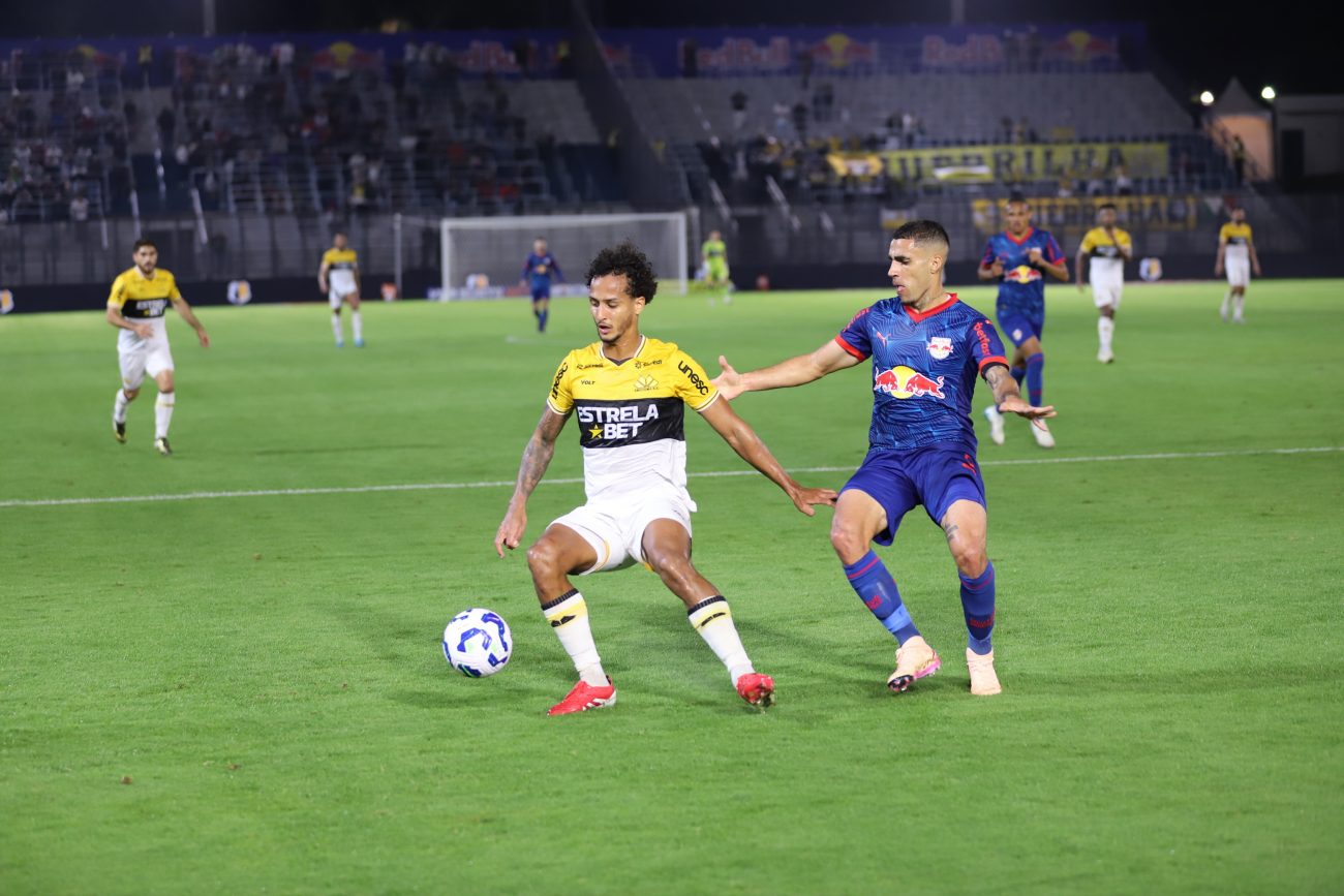 Morelli em jogada com Gabriel na goleada do Criciúma Morelli em jogada com Gabriel na goleada do Criciúma
