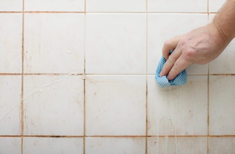 rejuntes dos azulejos Os rejuntes dos azulejos ficam encardidos com o tempo
