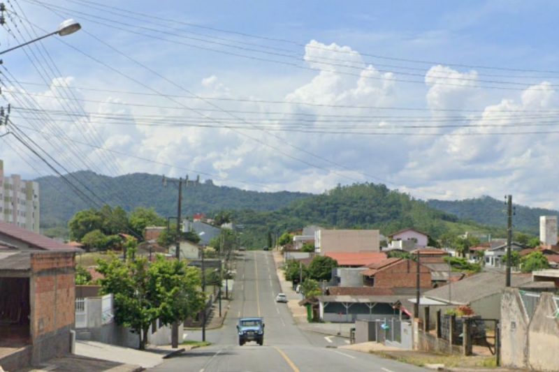 Rua onde ocorreu o crime Mulher de 25 anos é morta estrangulada em SC