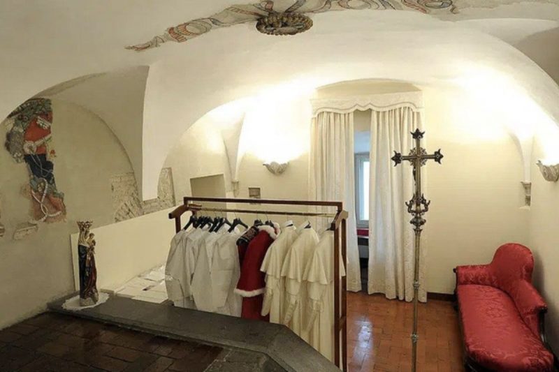 Sala das Lágrimas Sala das Lágrimas: o ambiente inspira recolhimento, oração e muitas vezes, lágrimas