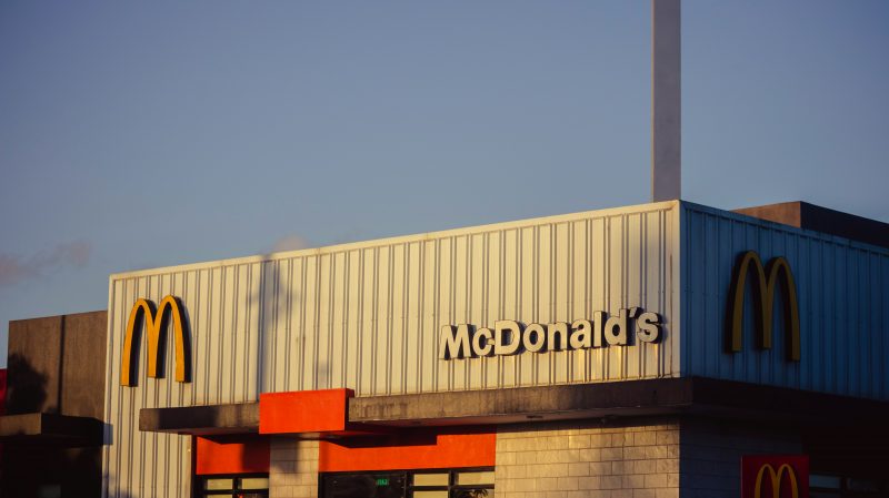 Fachada do McDonald's Fachada do McDonald's