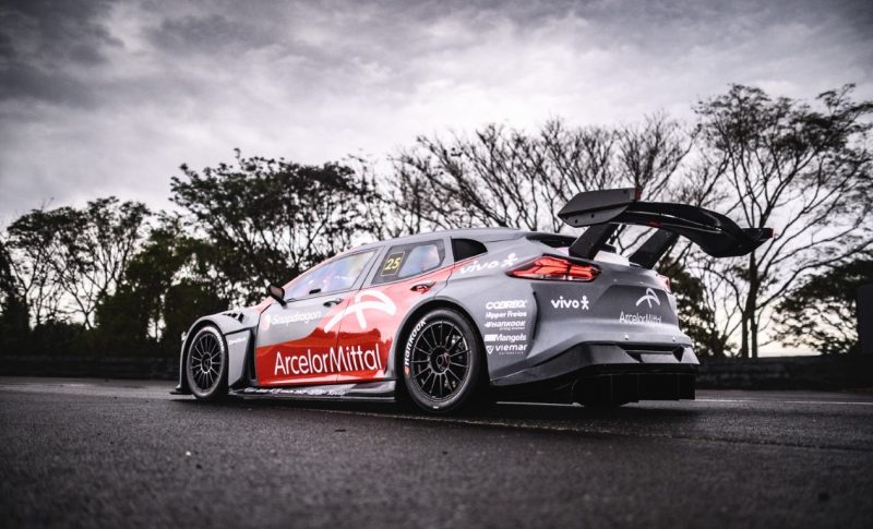 Carro produzido com aço de SC Prêmio da Stock Car estreia novo carro com aço produzido em SC
