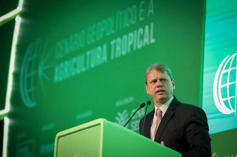 Disputa em São Paulo com Tarcísio de Freitas Disputa em São Paulo tem Tarcísio de Freitas na frente. Na foto, governador aparece fala em evento de agricultura