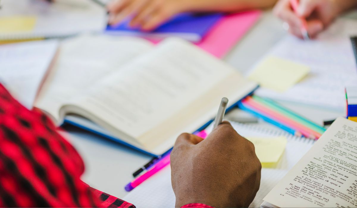 Promessas não cumpridas por Lula: educação era tema chave para a campanha de 2022Foto: Freepik/ND Mais