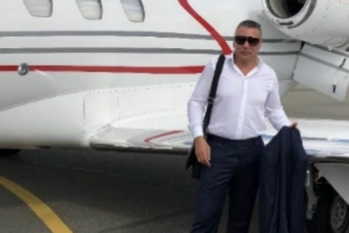 Tuta Tuta no avião