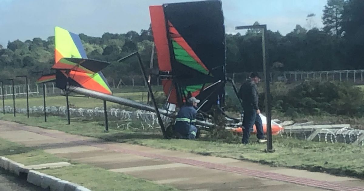 Vídeo flagra queda de ultraleve após decolagem em SC