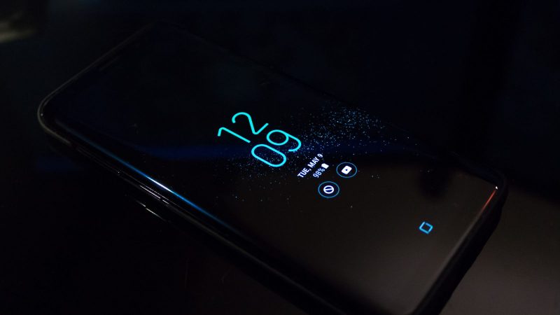 Android Use seu celular no modo escuro para deixar o Android mais rápido