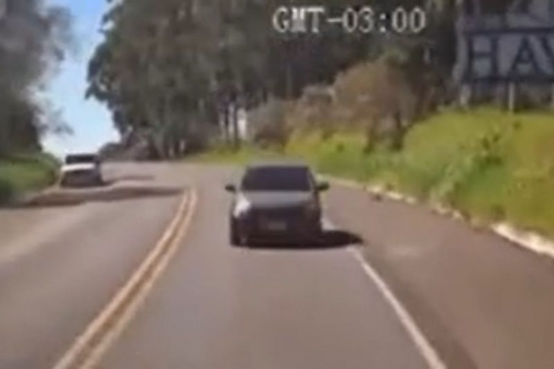 SC-480 em Chapecó Câmera flagra momento do acidente que matou mulher de 34 anos na SC-480 em Chapecó