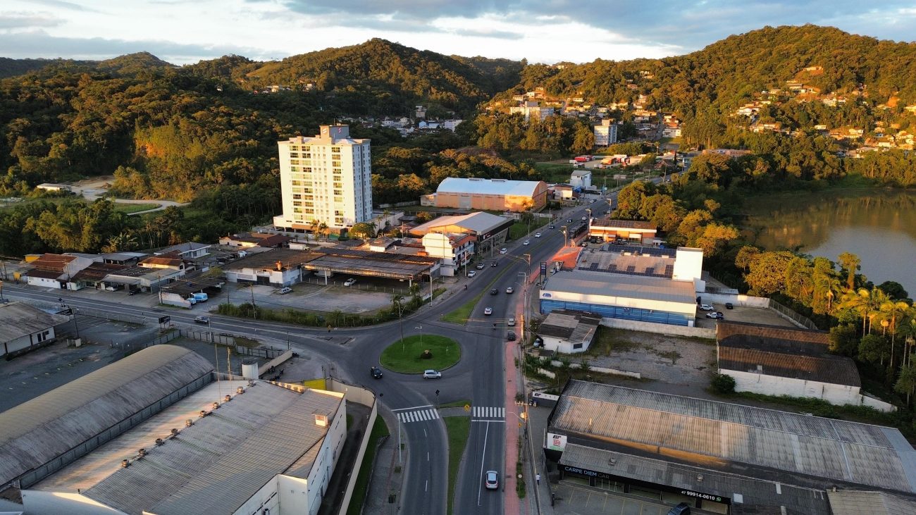 Obras em rotatória de Blumenau 