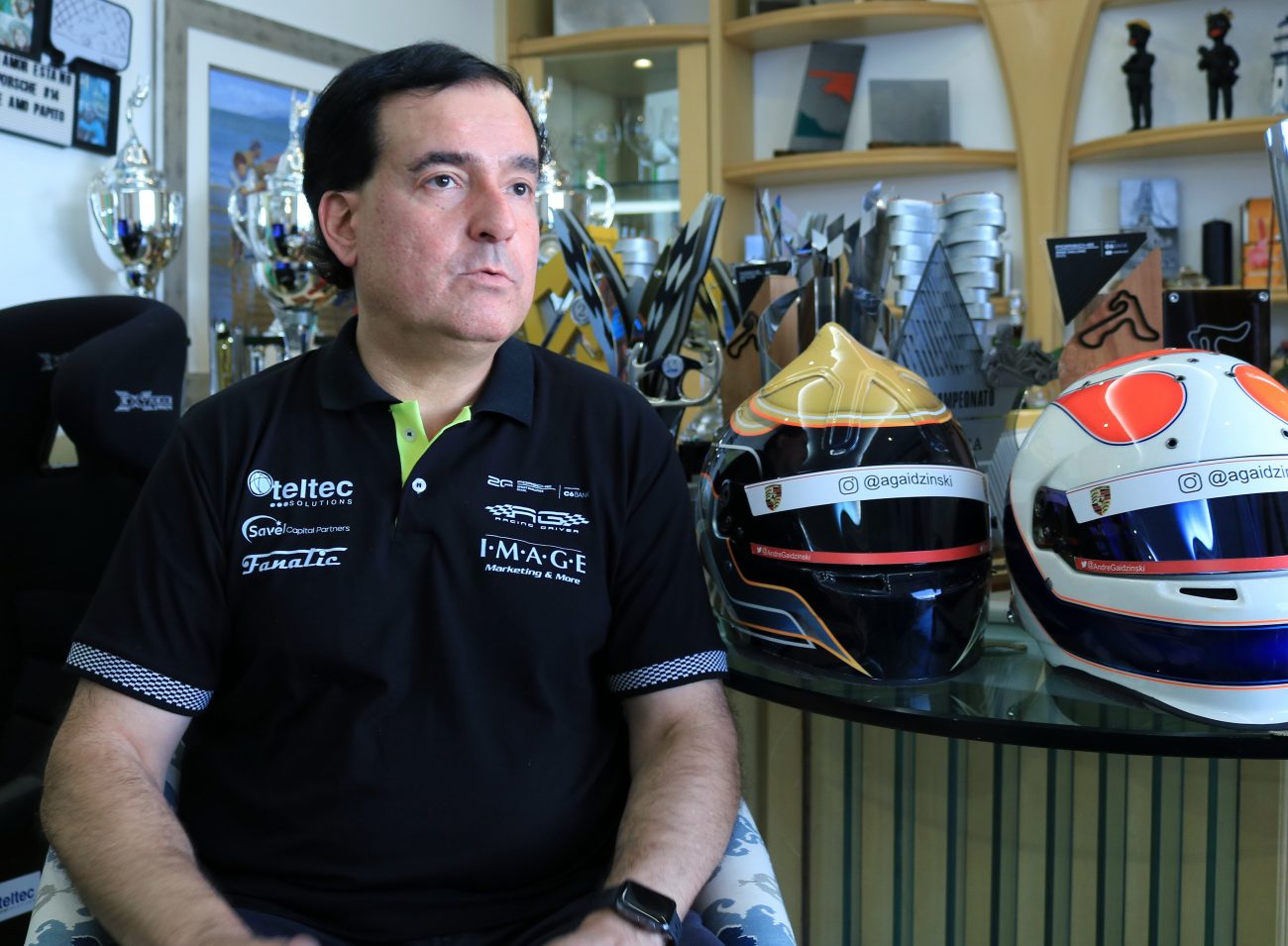 Sala de casa é cheia de troféus - Rodrigo Polidoro/ND