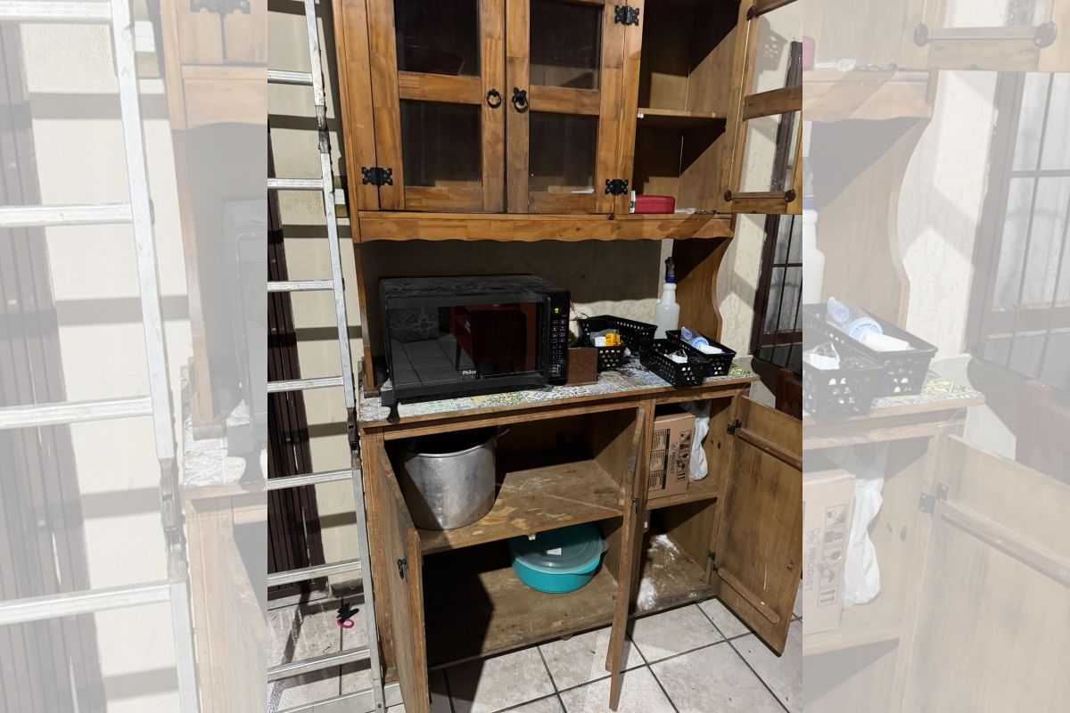 No local foi identificada estrutura precária e insalubre, uma vítima confidenciou que não tinha autorização para transitar no piso inferior do sobrado - Divulgação/Polícia Civil/ND