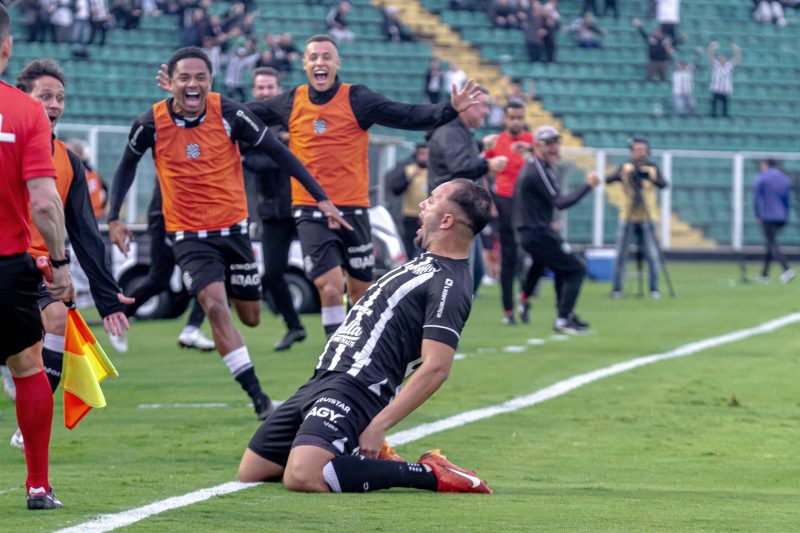 Rafinha Potiguar comemora gol marcado de cabeça - Patrick Floriani/FFC