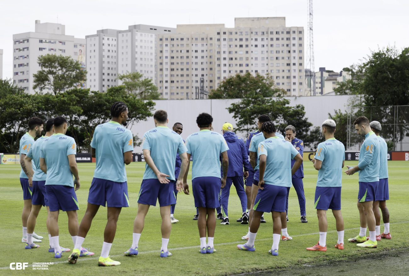 Brasil se prepara para encarar o Paraguai, partida que pode decretar uma vaga na Copa