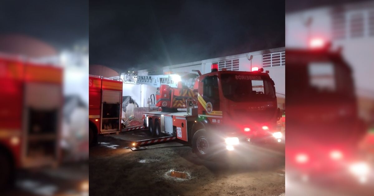 Incêndio de grande proporção atingiu o estabelecimento comercial localizado no bairro Corridas