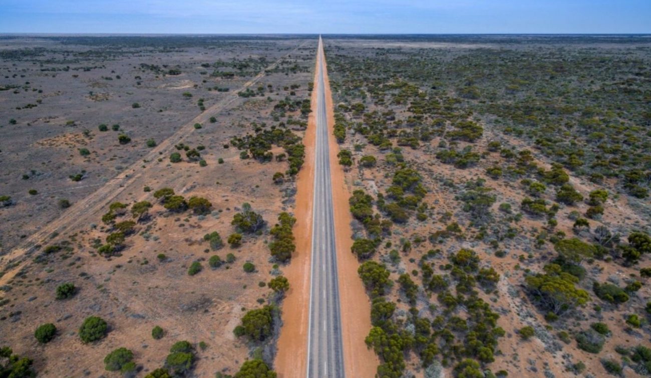 Quem quiser encarar o desafio irá enfrentar longas distâncias retas - A maior estrada nacional do mundo tem 14.500 km e cruza o país inteiro em uma jornada épica (4)