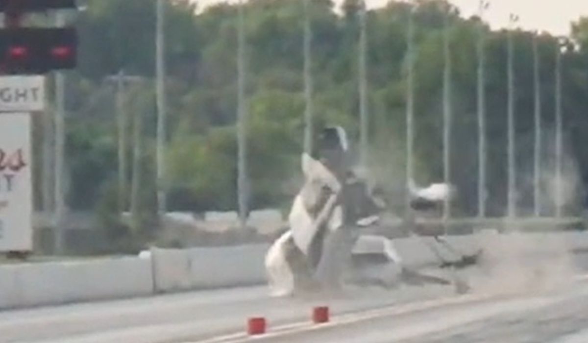 Carro decola e capota durante arrancada, mas piloto sai ileso - Reprodução/R7