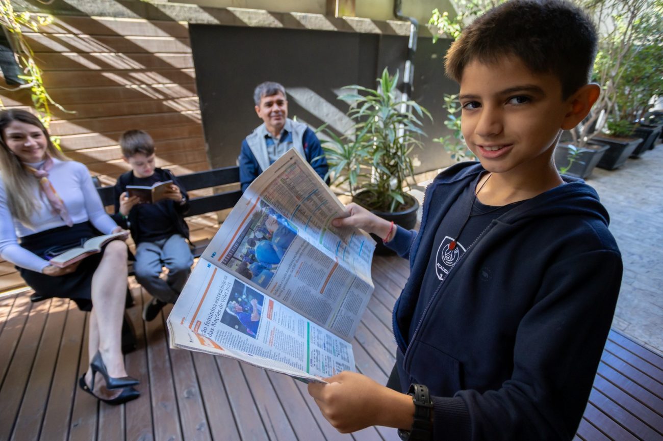 Adam Desch de 10 anos é um leitor ávido do Jornal ND