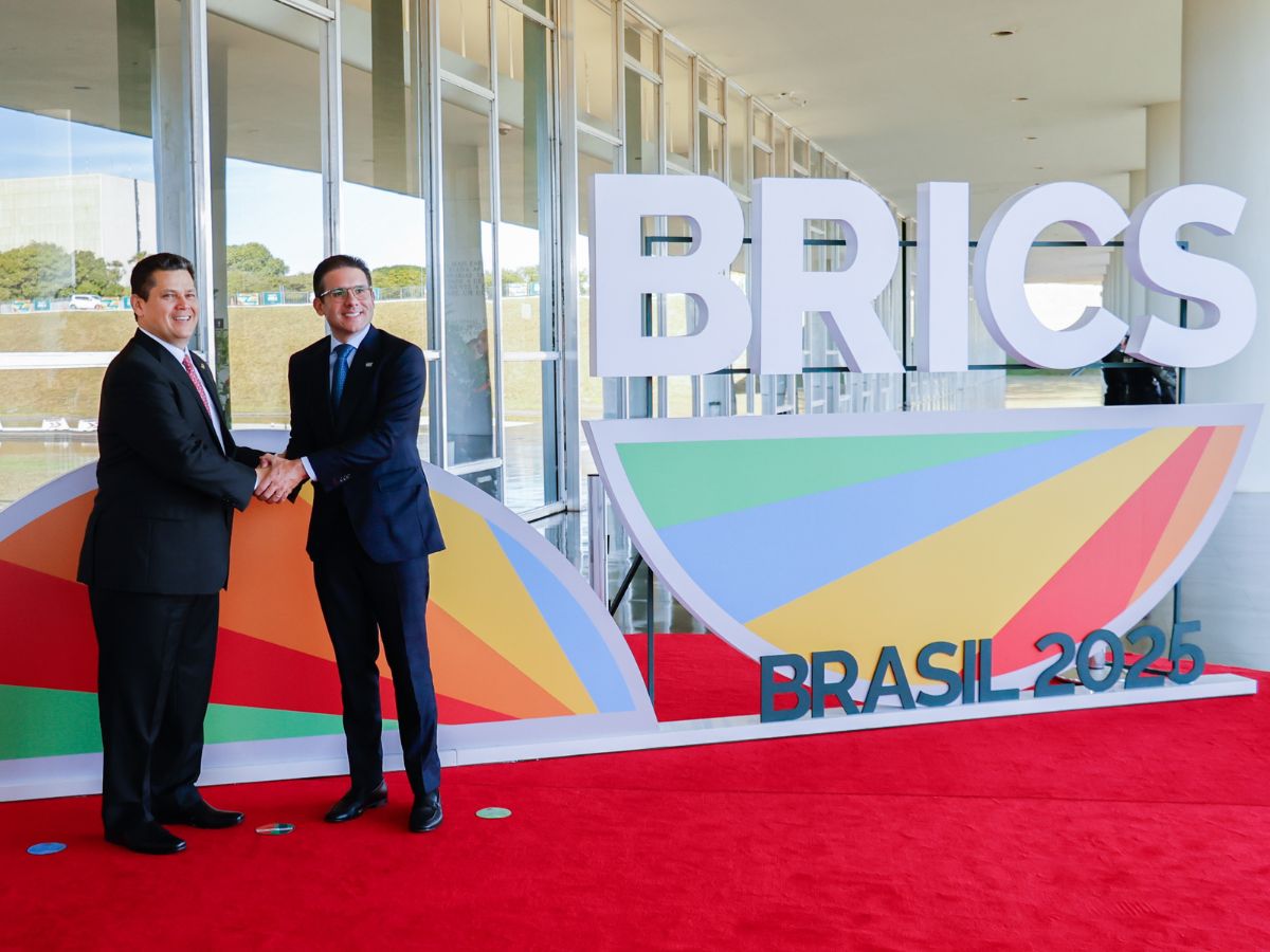 Presidentes do Senado, Davi Alcolumbre, e da C&acirc;mara, Hugo Motta, na abertura oficial do Brics, quando Alcolumbre defendeu a regula&ccedil;&atilde;o da internet – Foto: Marina Ramos/C&acirc;mara dos Deputados